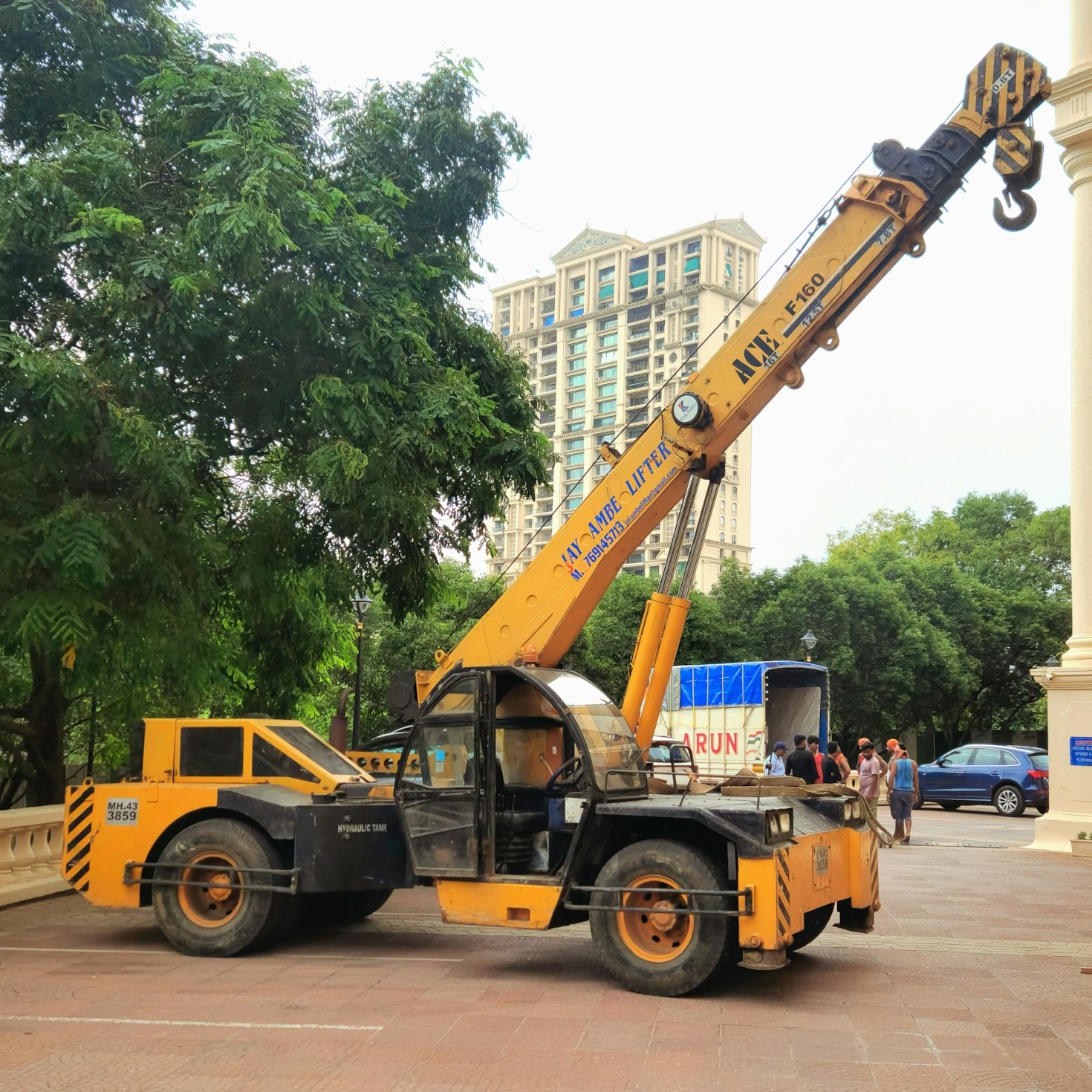 Connecting with Reliable Crane Rental Companies